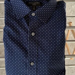 Banana Republic Men's Dark Blue Patterned Shirt